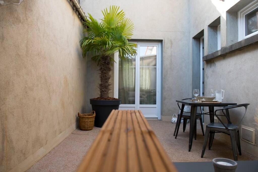 Ruelle-sur-TouvreL'Etage Et Son Patio公寓 外观 照片